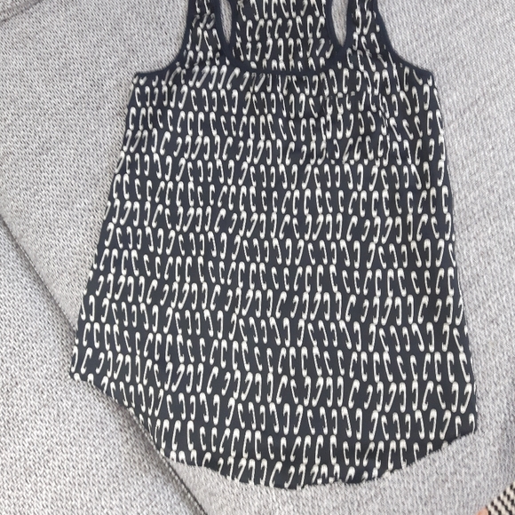 BY H.I.P• ROUNDED TANK TOP PINS PRINT• XS-S- $5 with bundle - Picture 5 of 5